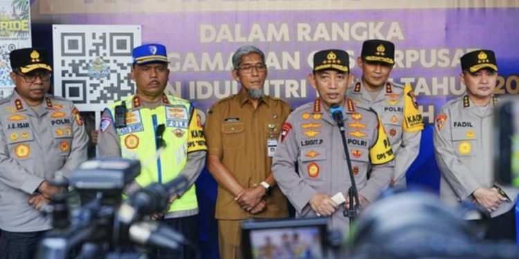 Kapolri di Gerbang Tol Kali Kangkung Semarang